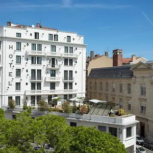 4* Hotell College